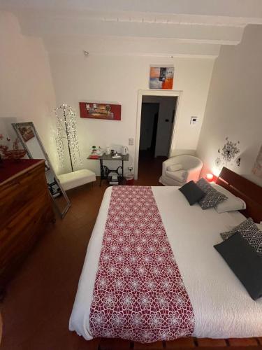 1 king bed, 1 double bed