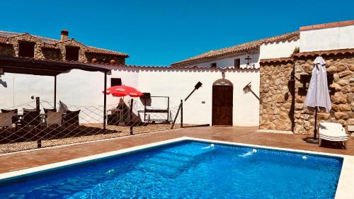 Peldbaseins, Casa Rural Piedras de Benquerencia in Benquerencia
