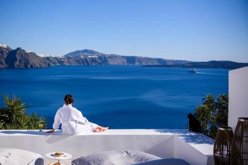 Luxury Retreat in Oia - Lathouri Cave Villa - Private Plunge Pool - Breathtaking Aegean Views