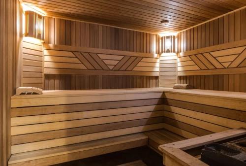 Villa with pool and garden in Hlibivka