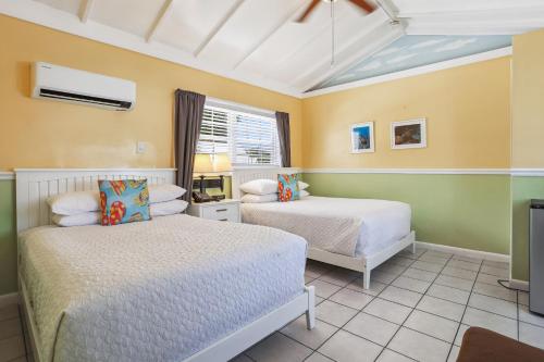 Double Room with Two Double Beds image 6