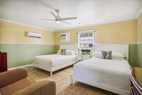 Double Room with Two Double Beds image 3