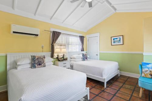 Double Room with Two Double Beds image 2