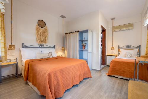 1 double bed, 1 twin bed