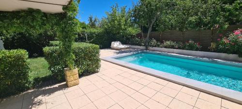 Studio le Cèdre avec piscine au calme