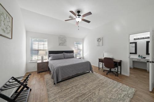 IAH Place: 4 bed, patio-sleeps 8+ in Humble, USA