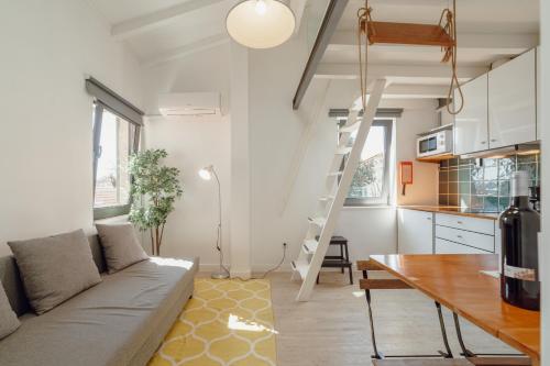 Mezzanine Stylish Apartments by Vacationy 2