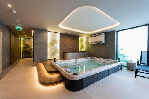 Spa, Rokusfalvy Borhotel es Fogado in Etyek