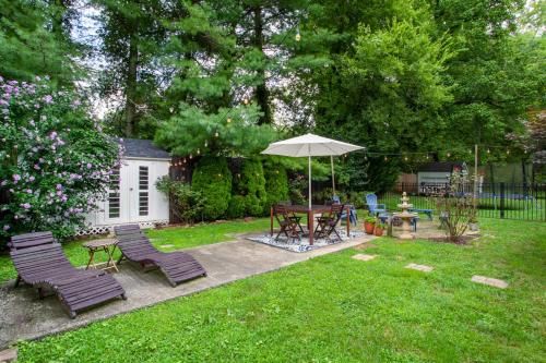 Cozy Creekside Rancher-Heart of Downtown Knoxville in Knoxville, USA