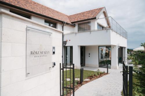 Rokusfalvy Borhotel es Fogado in Etyek