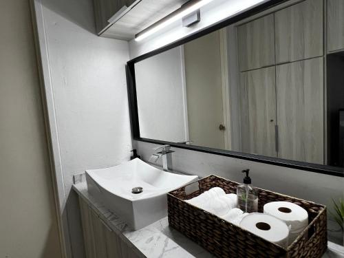 Isla Verde Puerto Rico One Queen Bed - image 6