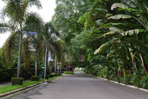 Amazing! 4 bdrm beach house Ciudad del Mar Jaco - image 3