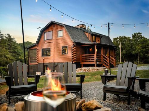 Riverside Rose Cabin: Luxe*LogCabin*MtnView*Sleeps12*Secluded*Shenandoah