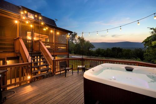 Riverside Rose Cabin: Luxe*LogCabin*MtnView*Sleeps12*Secluded*Shenandoah