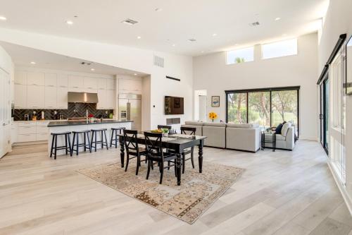 Modern Palm Springs Paradise with Private Pool and Spa in Palm Springs, USA