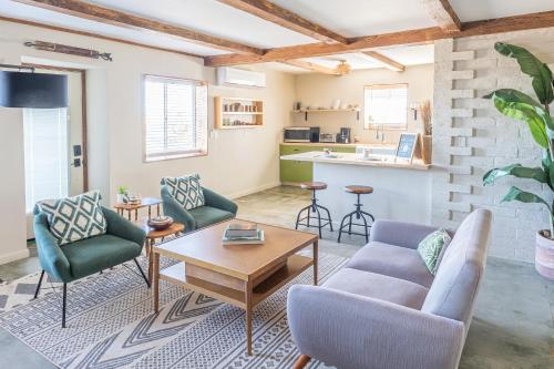 NEW PROPERTY! The Cactus Villas at Joshua Tree National Park - Pool, Hot Tub, Outdoor Shower, Fire Pit in Twentynine Palms, USA