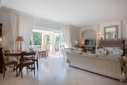 9 chambres spa hamman sauna Piscine chauffee poss in Trois Moulins