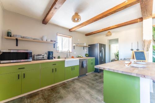 NEW PROPERTY! The Cactus Villas at Joshua Tree National Park - Pool, Hot Tub, Outdoor Shower, Fire Pit in Twentynine Palms, USA