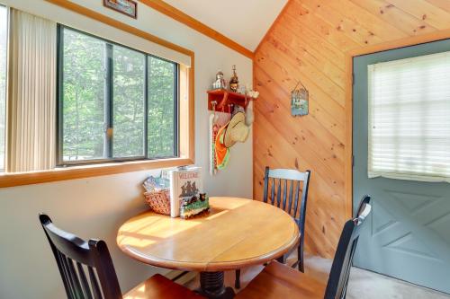Spacious Pocono Lake Cabin with Community Amenities! in Pocono Lake, USA