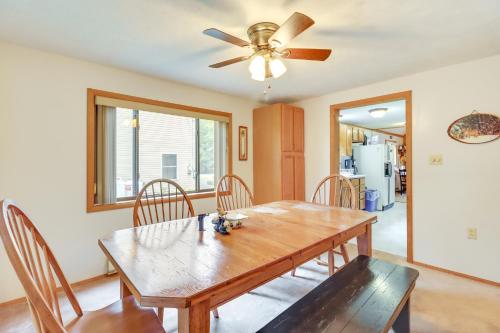 Spacious Pocono Lake Cabin with Community Amenities! in Pocono Lake, USA