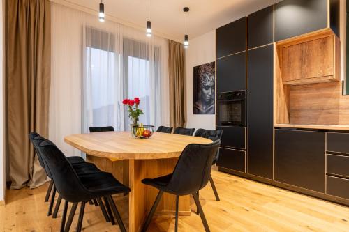 Kitchen, White Hill Villa in Utjeha
