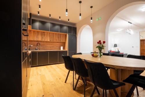 Kitchen, White Hill Villa in Utjeha