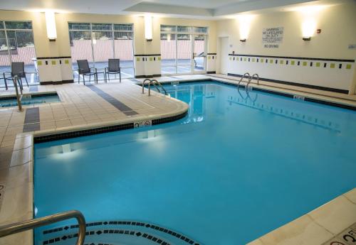 Swimming pool, Fairfield Inn & Suites Lewisburg in Lewisburg (WV)