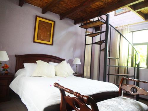 1 double bed, 3 twin beds