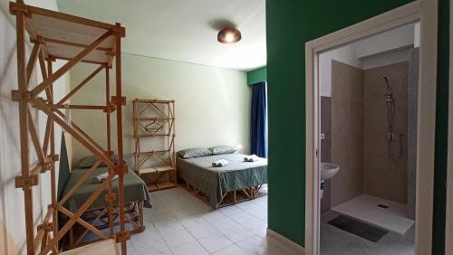 Casa Base, Bari