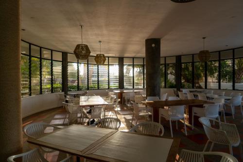 레스토랑, Hotel California Playa El Yaque in 엘 야케