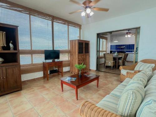 Live an adventure in Taboga 1 in Paso Ancho