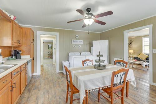 2 Mi to Lake Lineville Farmhouse with Fire Pit in Lineville, USA