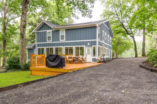 Blythewood Modern Cottage Retreat Deck and Grill!