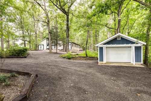 Blythewood Modern Cottage Retreat Deck and Grill!