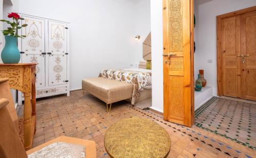 Superior Double Room image 10