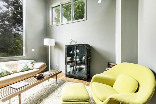 Artisan Grove Four bedrooms 3 bathrooms with Pool, Equipped Kitchen and Laundry in East Hampton, USA