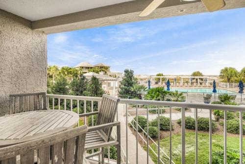 Exterior view, Magnolia House 107 At Destin Pointe Resort near Coach's Raw Bar
