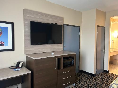 Baymont by Wyndham Ft. Leonard/Saint Robert - image 5