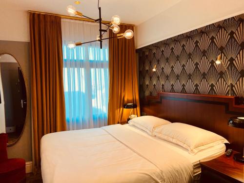 Premium Single Room image 7