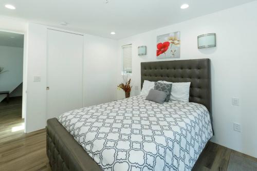 Venice Beach Gem - image 11