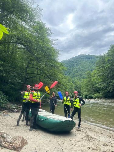 Pensiunea Valea Șușiței, Ciubar, Sauna, ATV, Safarii Jepp Offroad Ghid Turistic, Climbing, Rafting, Paragliding