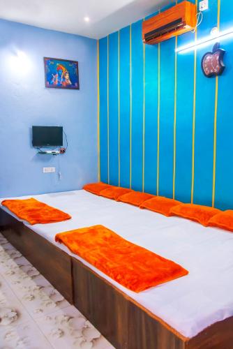 2 king beds, 1 double bed
