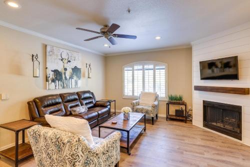 Scottsdale Condo with Private Balcony and Shared Pool!
