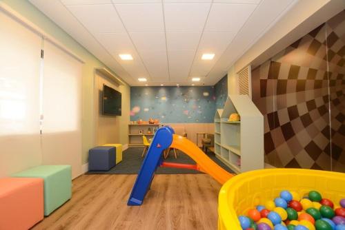 兒童俱樂部, Apto 100m da Praia Com Piscina Aquecida e Lazer in 卡舒埃拉杜邦熱蘇斯