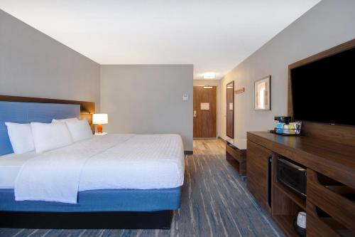 Hampton Inn & Suites Dayton-Vandalia - image 9