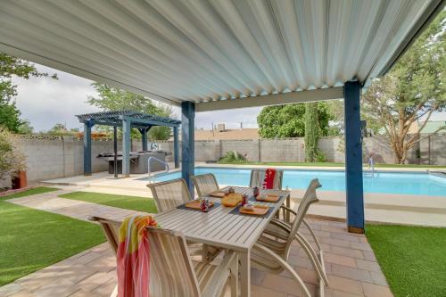 Albuquerque Oasis Pool, Hot Tub and Putting Green!