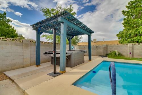 Albuquerque Oasis Pool, Hot Tub and Putting Green!