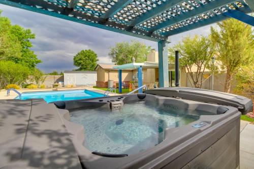 Albuquerque Oasis Pool, Hot Tub and Putting Green!