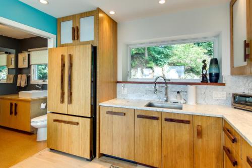 Contemporary Asheville Home with Panoramic Views! in Asheville, USA