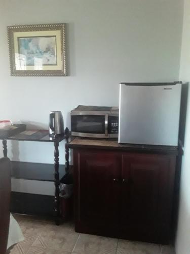 Kitchen, Derick's Inn in Piarco